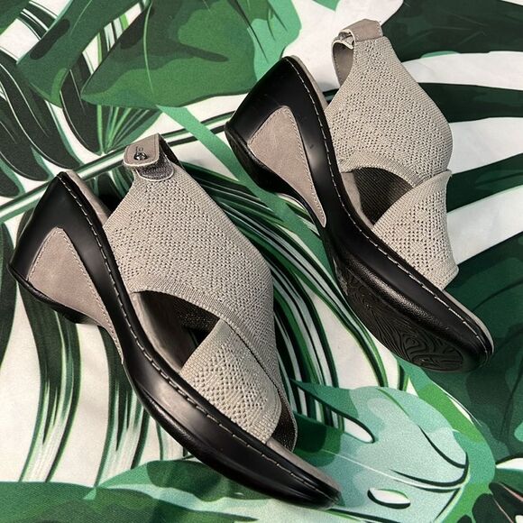 JBU by Jambu memory foam sandal wedges with silver sparkle ✨ - Picture 5 of 9